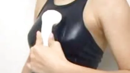 Pornô video sexo oral homem na mulher caseiro no banheiro