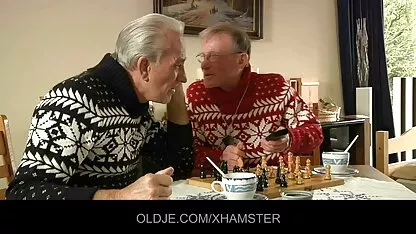 Escolhendo o orgasmo feminino pornodoidooral em uma pose 69