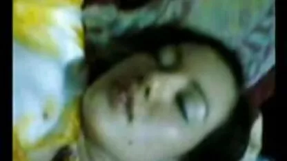 Menina fodida em meias brancas sexo oral porno doido