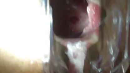 Pornô video de sexo oral no homem Close-up com o bebê de ombros largos