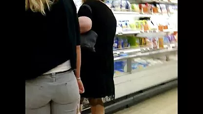 Ébano sexo oral em vídeo na bunda grande