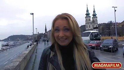 Beleza com óculos corte sexo oral online gratis de rosto