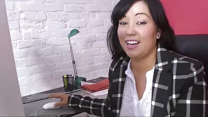 Filmado como Masturbação sexo ao vivo oral no banheiro