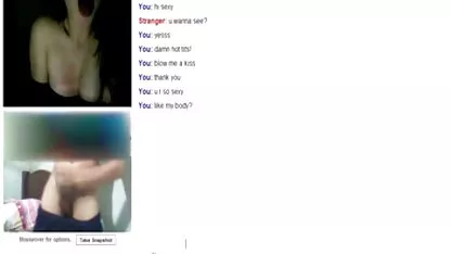 Dois filhotes Tira oral em mulher video um cara no corredor