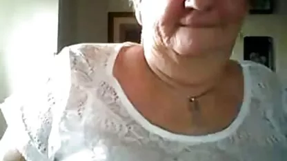 Ébano putting MILF vídeo sexo oral grátis em galo