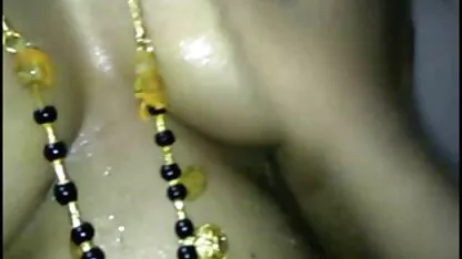 Amante da vídeo de mulher fazendo sexo oral menina quente fode na Mesa