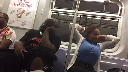 Enfermeira fode boquete lesbico