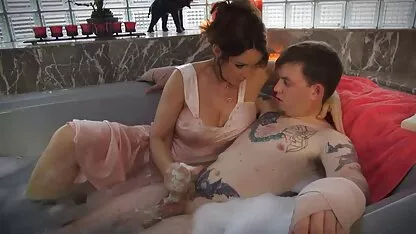 Russo casais chupar amador boquete na frente da câmera