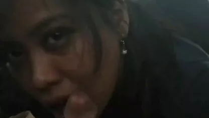 Um vagabundo o outro Tendo sexo com boquete bem molhadinho a motorista em a carro