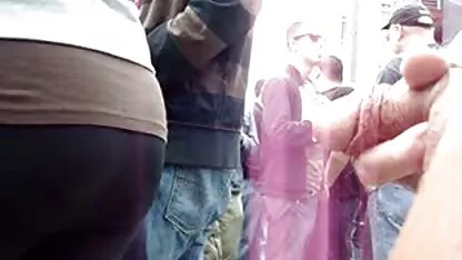 Cara musculoso colando parafusos para pus beleza filho da puta por ponografia oral trinta anos