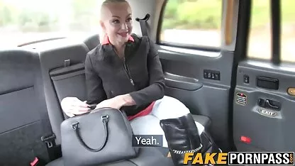 Pornô: vestindo uma videos sexo oral brutal loira sexy pau preto em meias