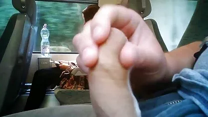 Safado pretzels com jovem molhado mulheres durante o vídeo de sexo oral grátis procedimento de água