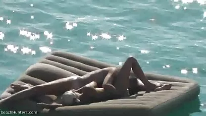 MILF em vestidos sexy em meias fica video de homem fazendo sexo oral em mulher fodido por seu namorado