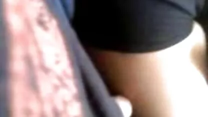 Morena fazendo boquete com sandálias de salto alto nu impuro