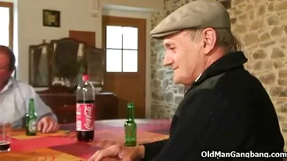 Homem de video sexo oral brasileiro fixação loira em todos os buracos